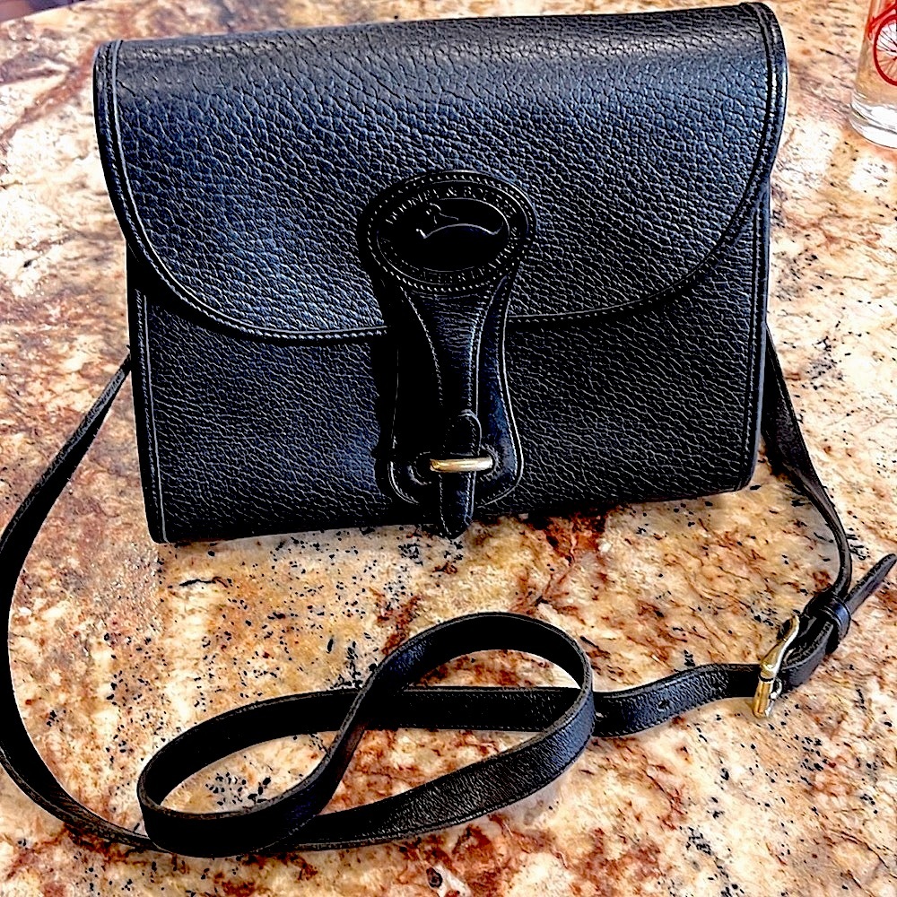 Dooney & Bourke cross body black leather bag, gently used. Looks wonderful